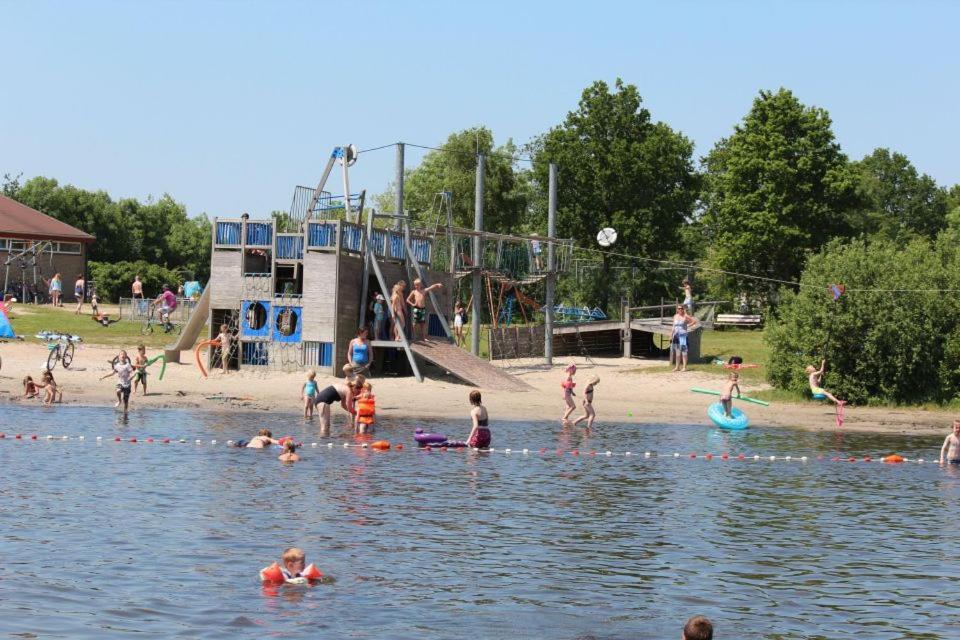 Ervaar 'Fryske Weelde' Op Vijf Sterren Vakantiepark De Kuilart カウドゥム エクステリア 写真