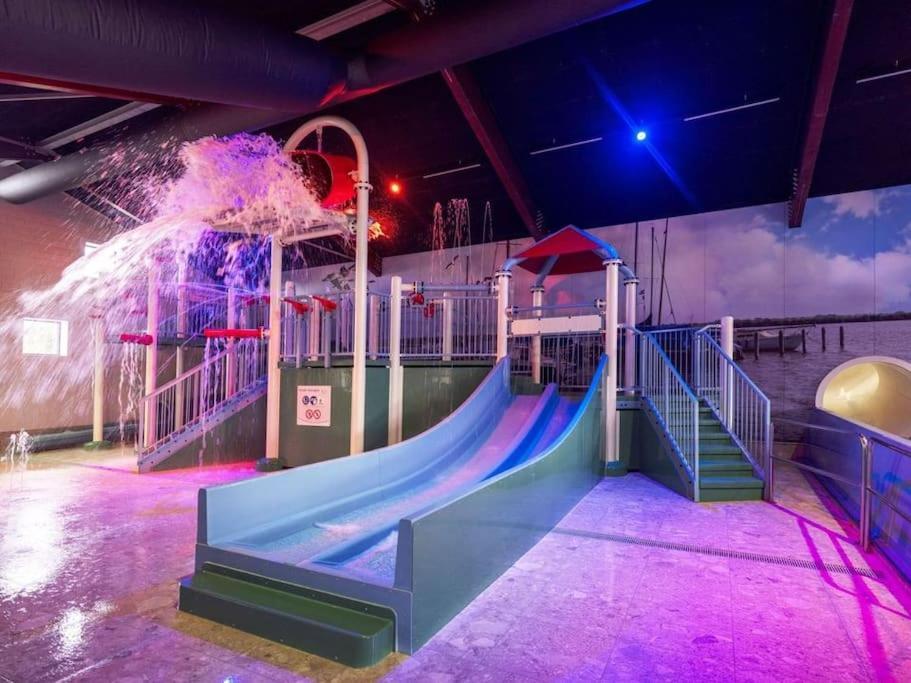 Ervaar 'Fryske Weelde' Op Vijf Sterren Vakantiepark De Kuilart カウドゥム エクステリア 写真